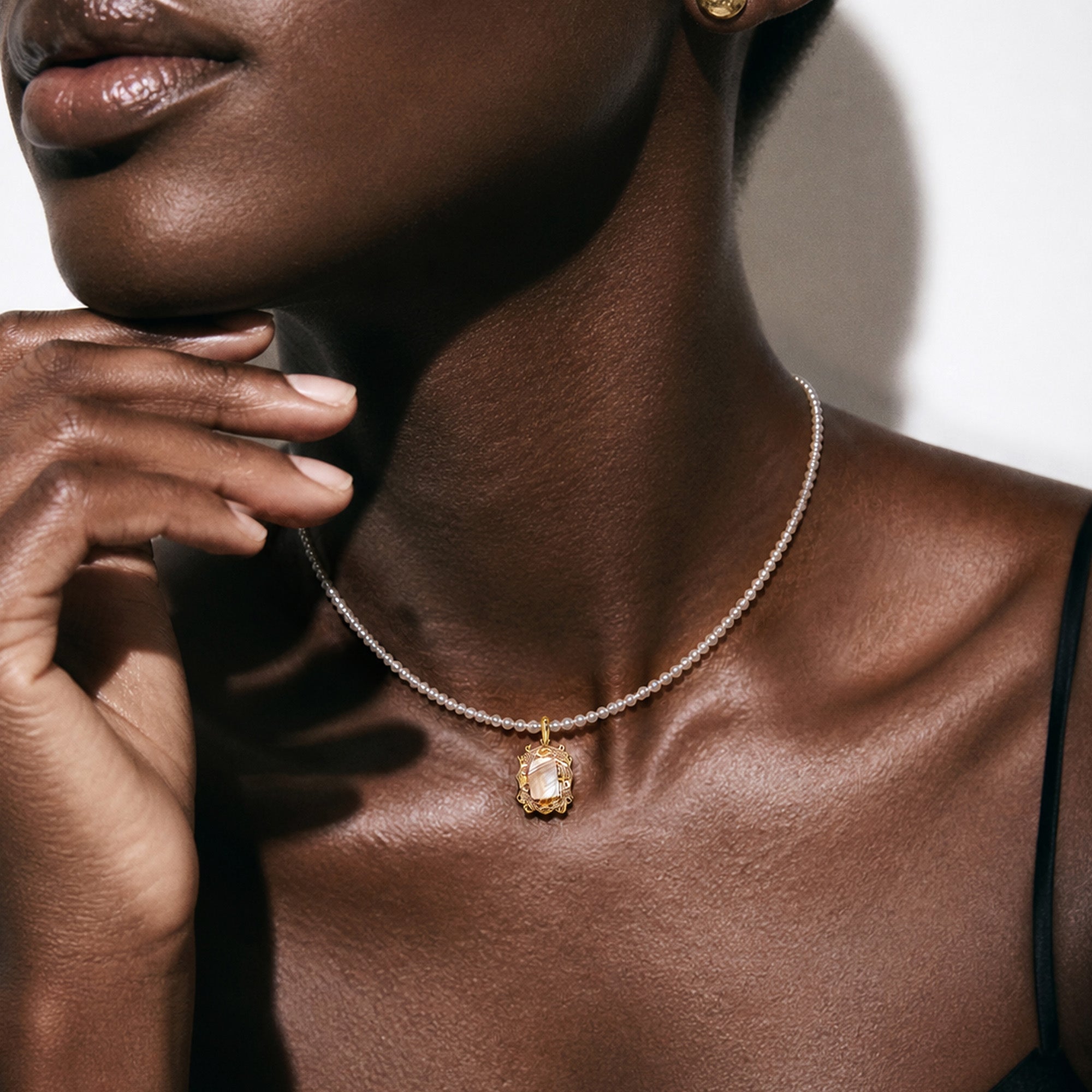 White Shell Pearl Pendant Necklace