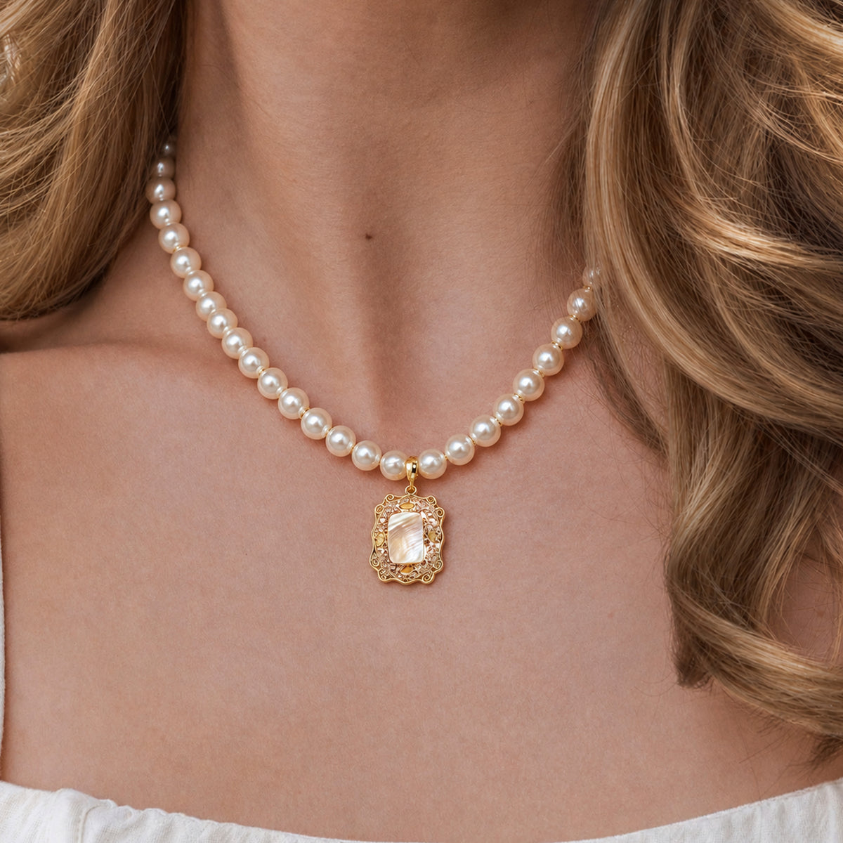 White Shell Pearl Pendant Necklace