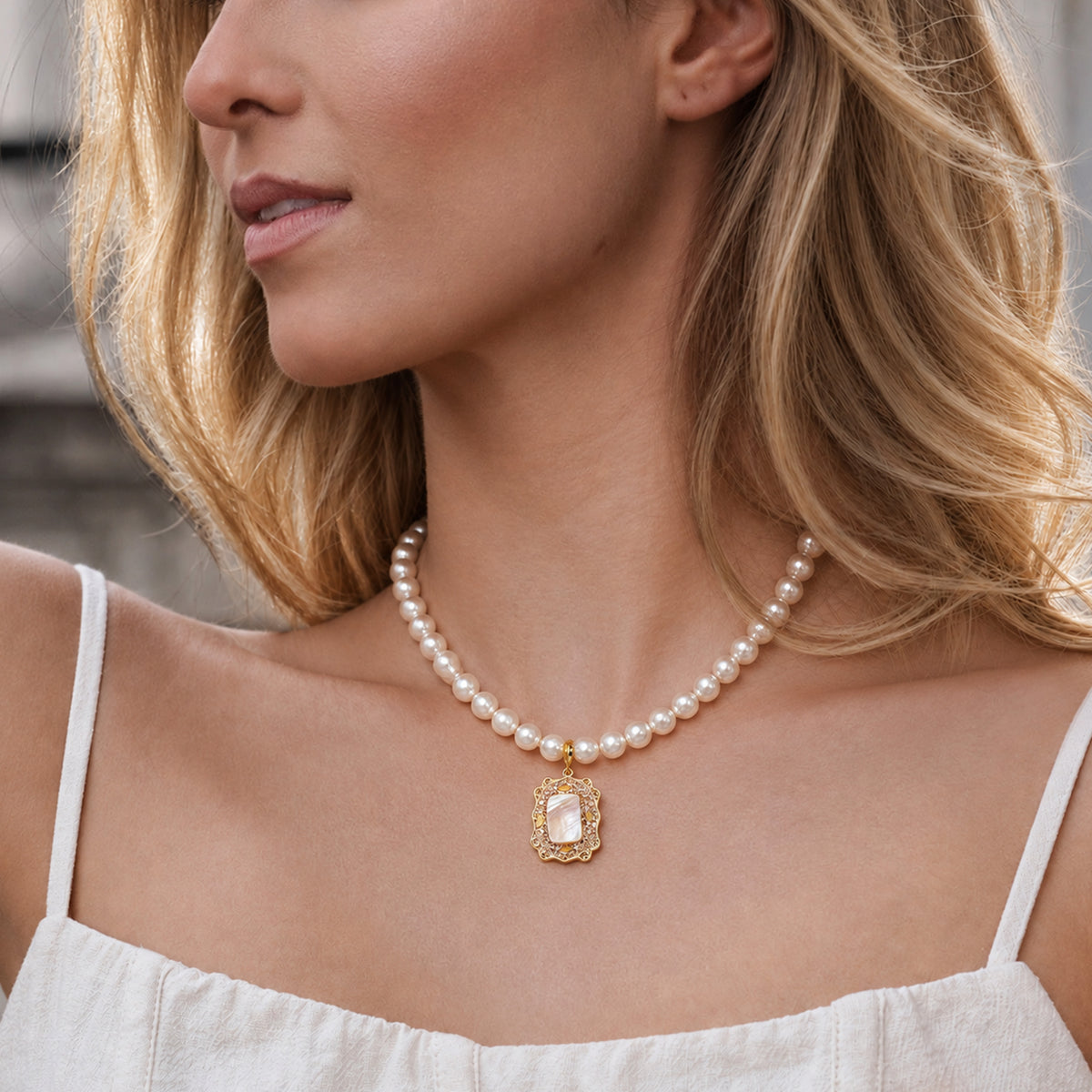 White Shell Pearl Pendant Necklace